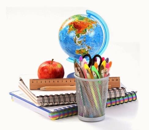 Глобус, ручки, яблоко